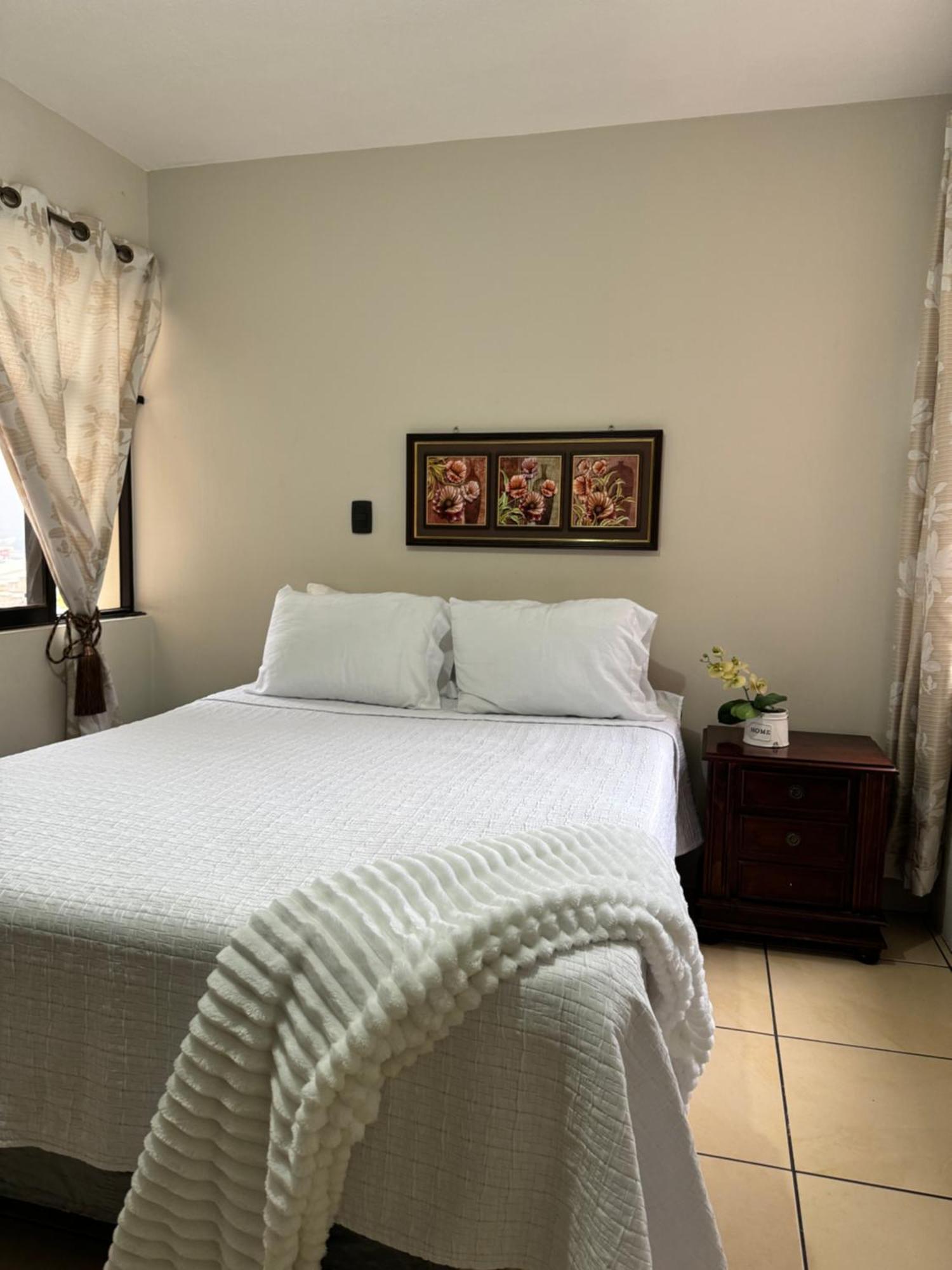 Amplio Apartamento, En Colonia Cerezos, Tercer Nivel Leilighet Quetzaltenango Eksteriør bilde